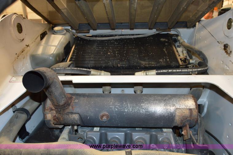 image for item Z9027 2005 Bobcat S220 skid steer