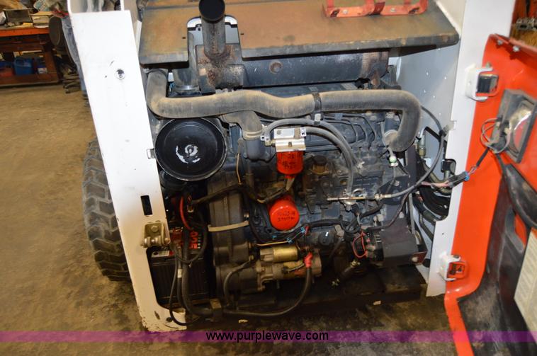 image for item Z9027 2005 Bobcat S220 skid steer