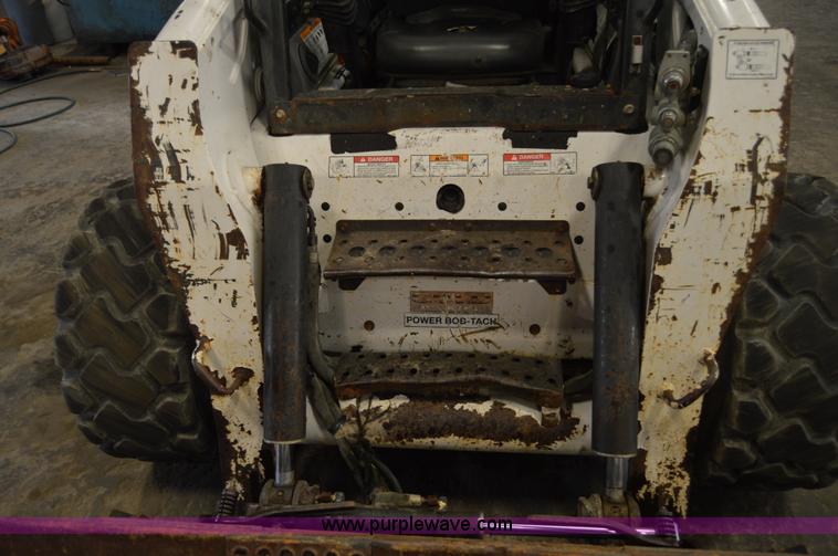 image for item Z9027 2005 Bobcat S220 skid steer
