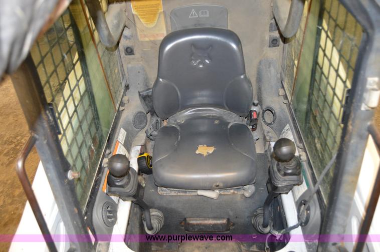 image for item Z9027 2005 Bobcat S220 skid steer