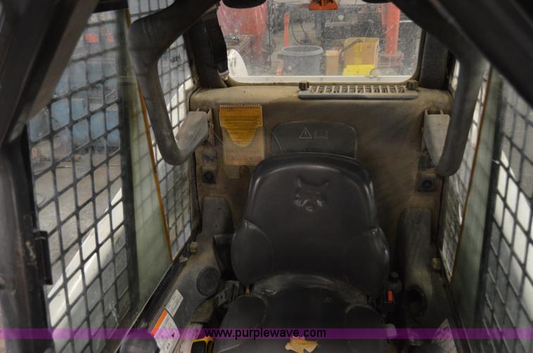 image for item Z9027 2005 Bobcat S220 skid steer
