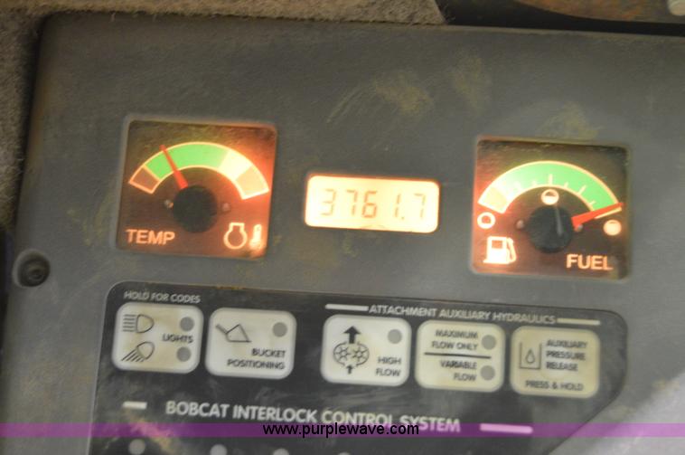 image for item Z9027 2005 Bobcat S220 skid steer