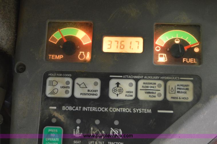 image for item Z9027 2005 Bobcat S220 skid steer