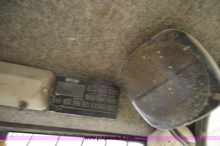 image for item Z9027 2005 Bobcat S220 skid steer