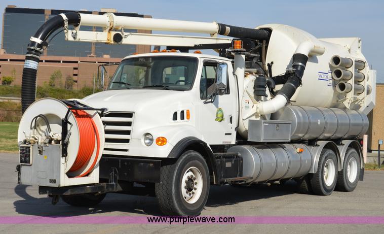 image for item Z9045 2000 Sterling L7501 vacuum truck