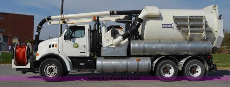 image for item Z9045 2000 Sterling L7501 vacuum truck