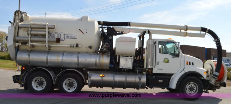 image for item Z9045 2000 Sterling L7501 vacuum truck