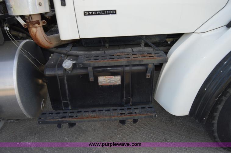 image for item Z9045 2000 Sterling L7501 vacuum truck