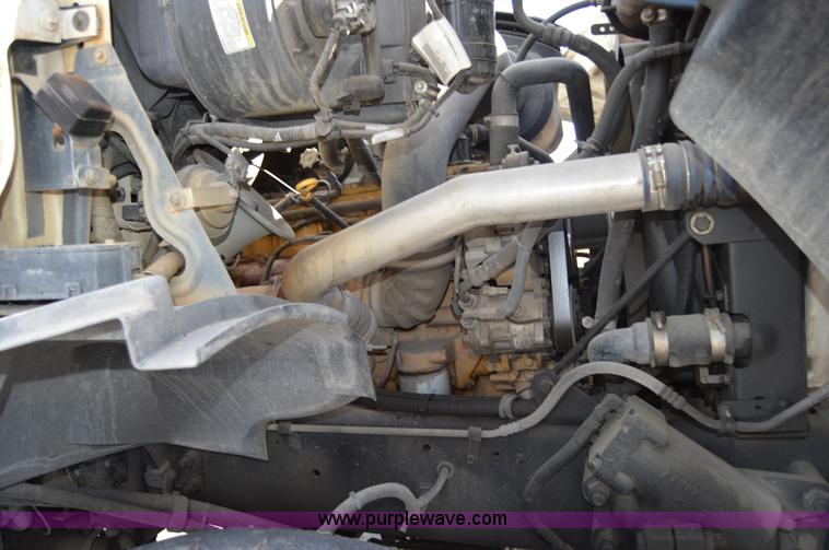 image for item Z9045 2000 Sterling L7501 vacuum truck