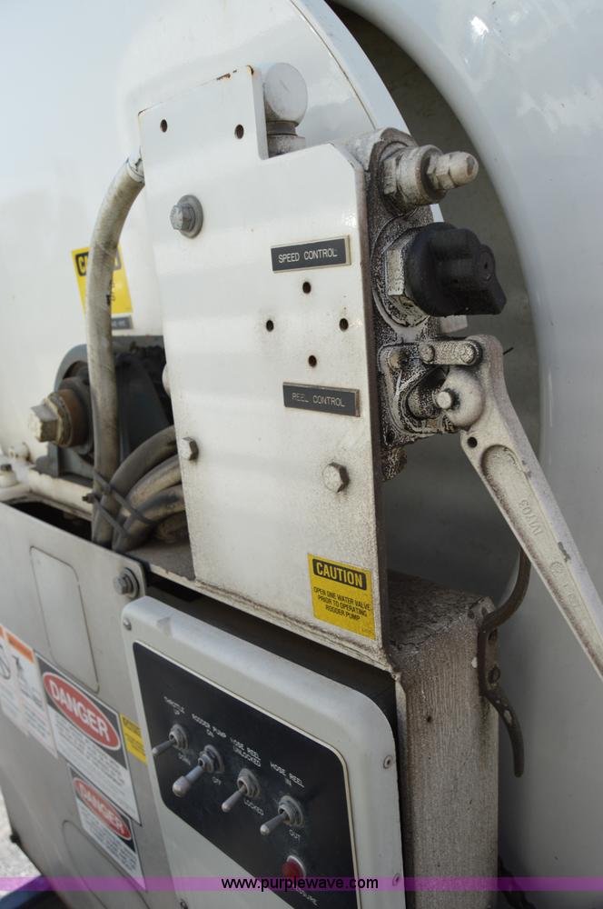 image for item Z9045 2000 Sterling L7501 vacuum truck