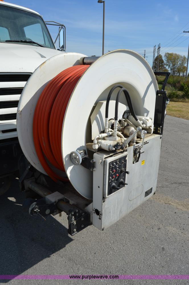 image for item Z9045 2000 Sterling L7501 vacuum truck