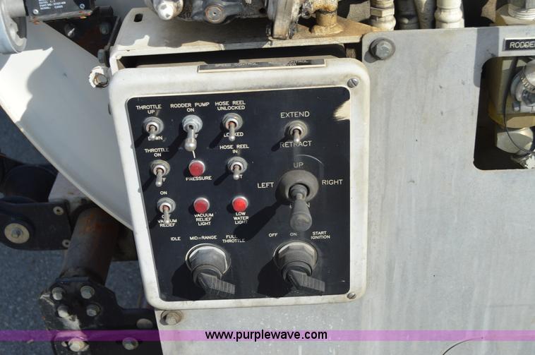 image for item Z9045 2000 Sterling L7501 vacuum truck