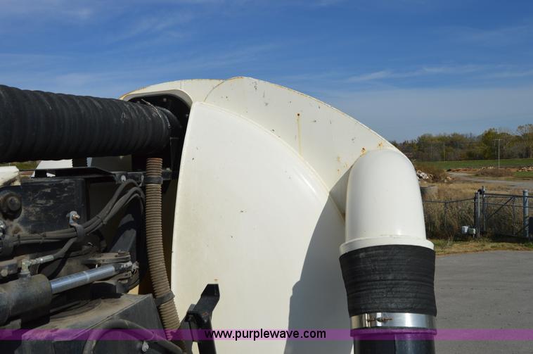 image for item Z9045 2000 Sterling L7501 vacuum truck