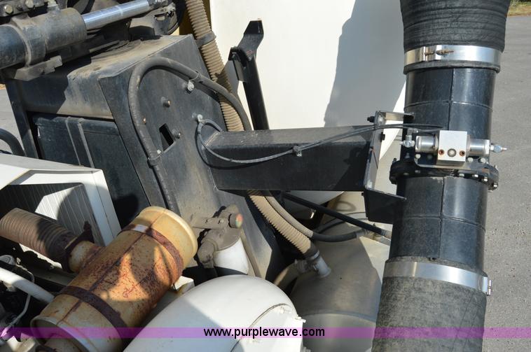 image for item Z9045 2000 Sterling L7501 vacuum truck