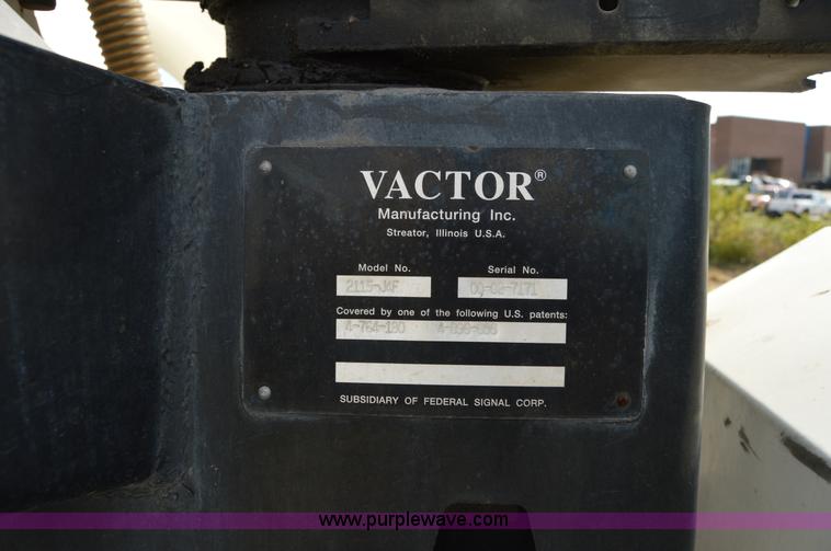 image for item Z9045 2000 Sterling L7501 vacuum truck