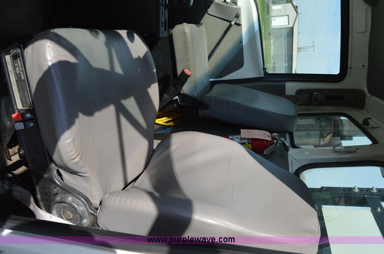 image for item Z9045 2000 Sterling L7501 vacuum truck