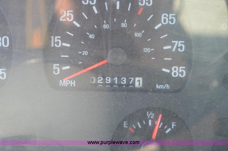 image for item Z9045 2000 Sterling L7501 vacuum truck