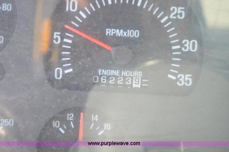 image for item Z9045 2000 Sterling L7501 vacuum truck