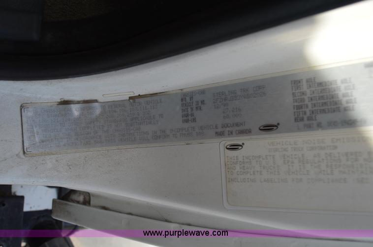 image for item Z9045 2000 Sterling L7501 vacuum truck