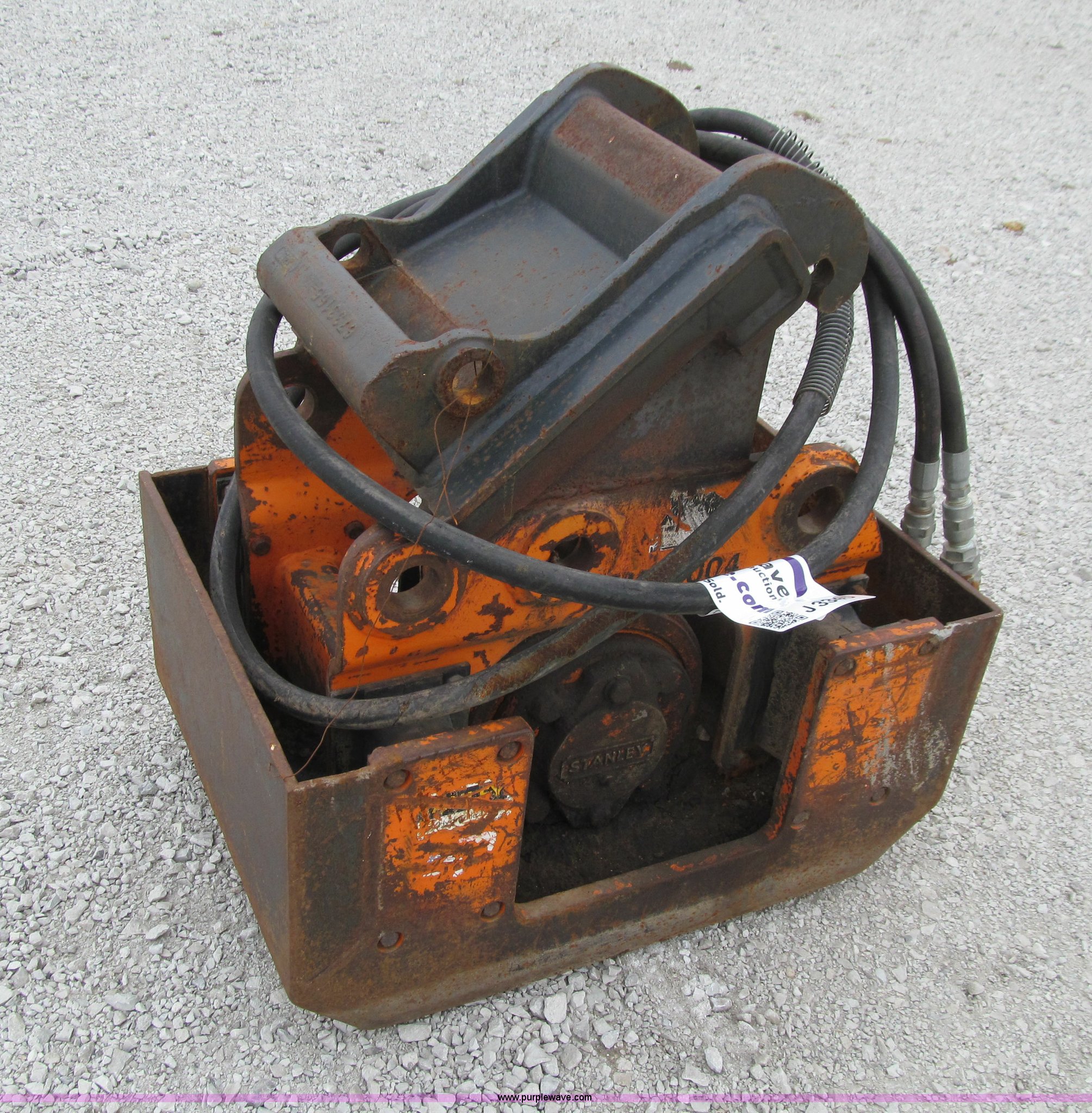 Stanley HS3004 hydraulic plate compactor in Atlantic, IA Item J3345