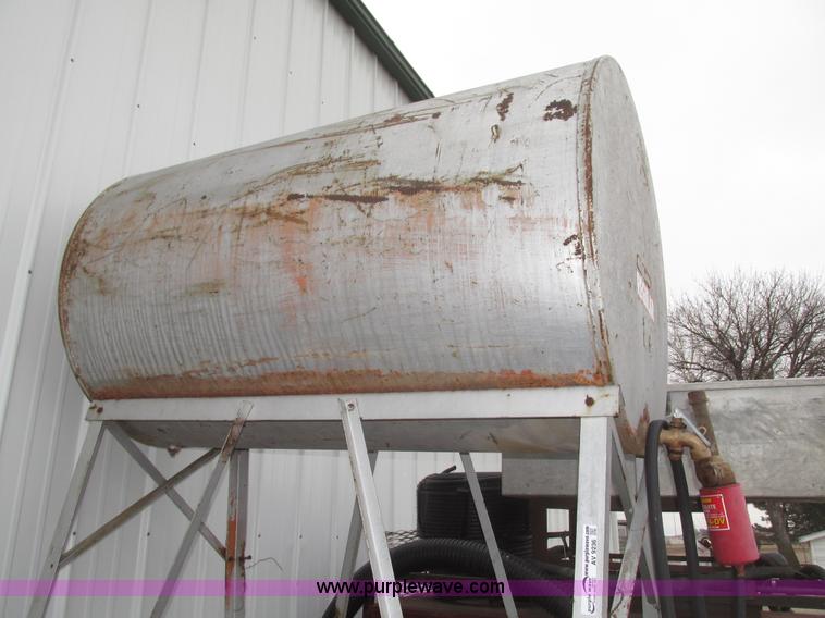 image for item AV9236 250 gallon fuel tank
