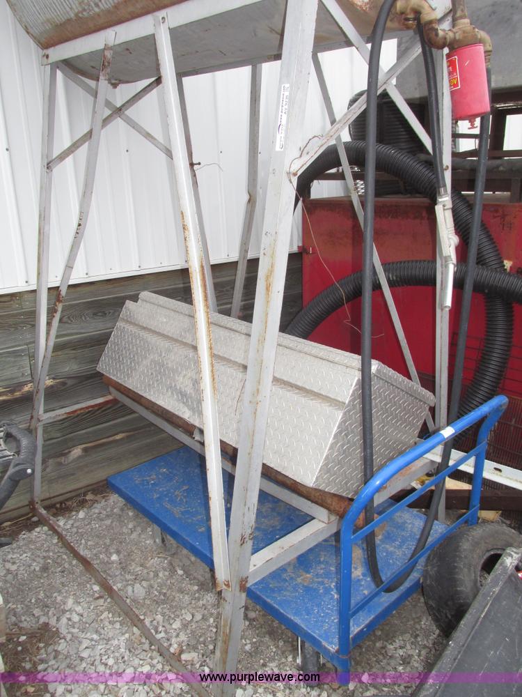 image for item AV9236 250 gallon fuel tank