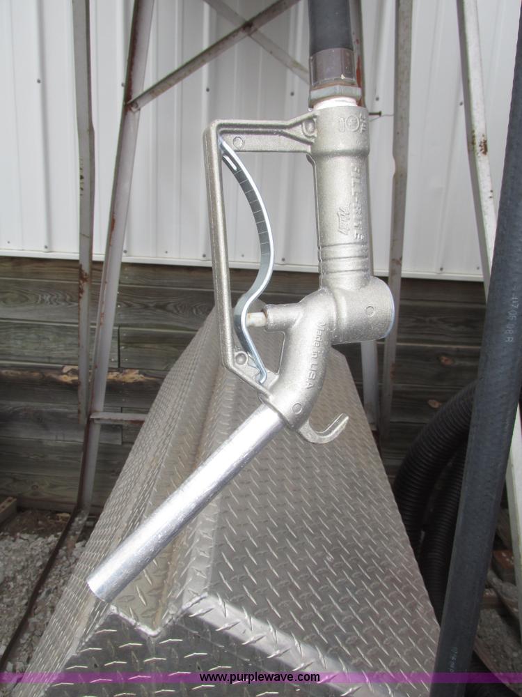 image for item AV9236 250 gallon fuel tank