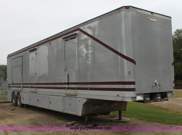 image for item BC9249 1985 Trailmobile enclosed trailer