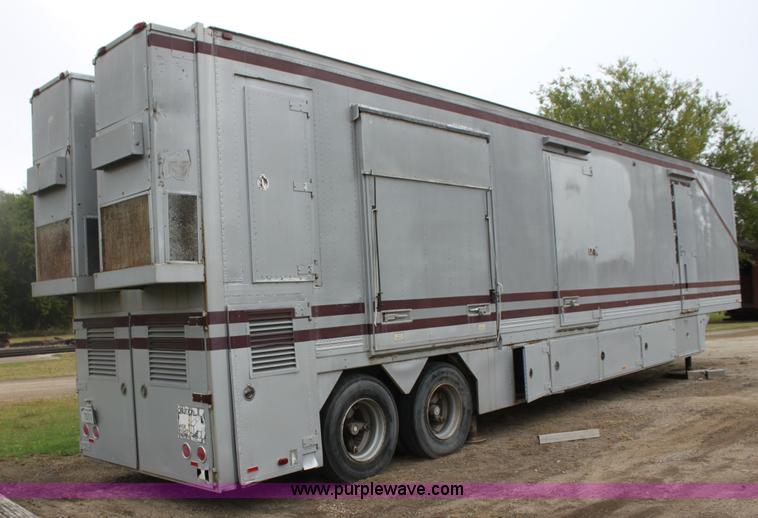 image for item BC9249 1985 Trailmobile enclosed trailer