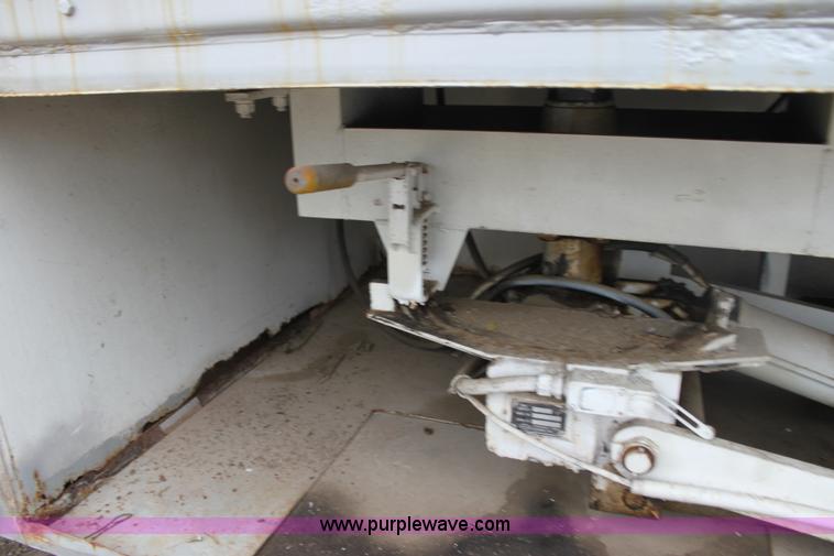 image for item BC9249 1985 Trailmobile enclosed trailer