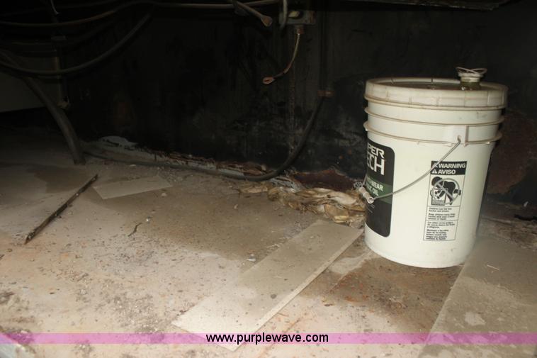 image for item BC9249 1985 Trailmobile enclosed trailer