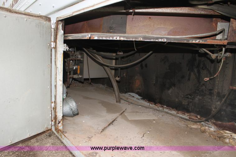 image for item BC9249 1985 Trailmobile enclosed trailer