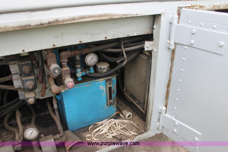 image for item BC9249 1985 Trailmobile enclosed trailer