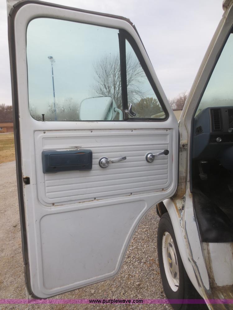 image for item D2224 1993 Chevrolet G10 van
