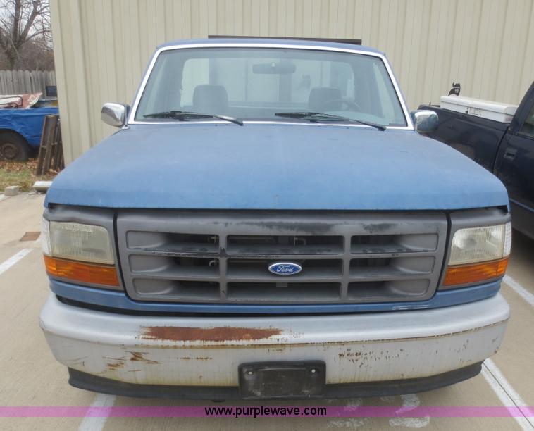 image for item D2225 1993 Ford F150 XL pickup truck