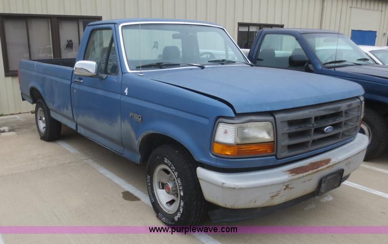 image for item D2225 1993 Ford F150 XL pickup truck