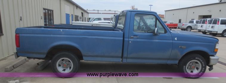 image for item D2225 1993 Ford F150 XL pickup truck