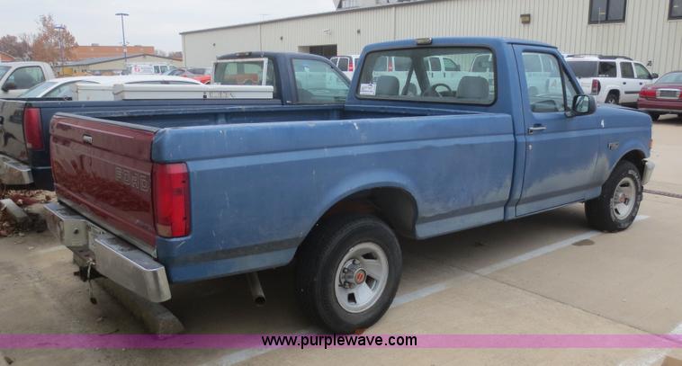 image for item D2225 1993 Ford F150 XL pickup truck