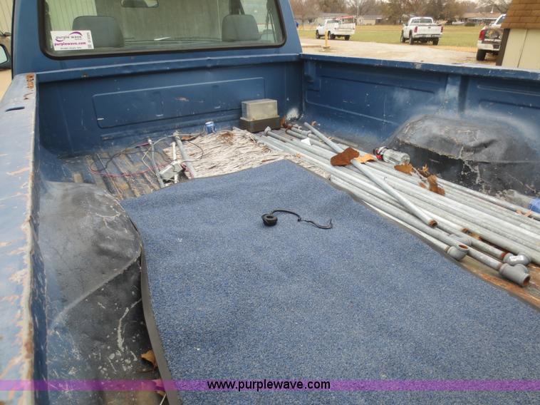 image for item D2225 1993 Ford F150 XL pickup truck