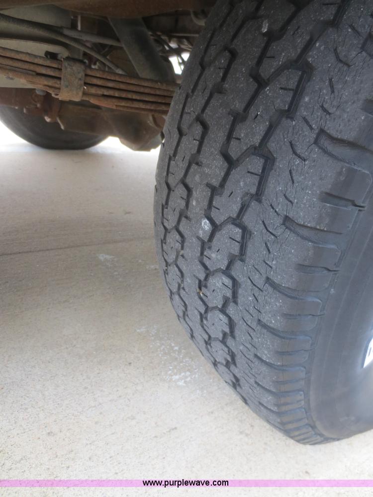 image for item D2225 1993 Ford F150 XL pickup truck