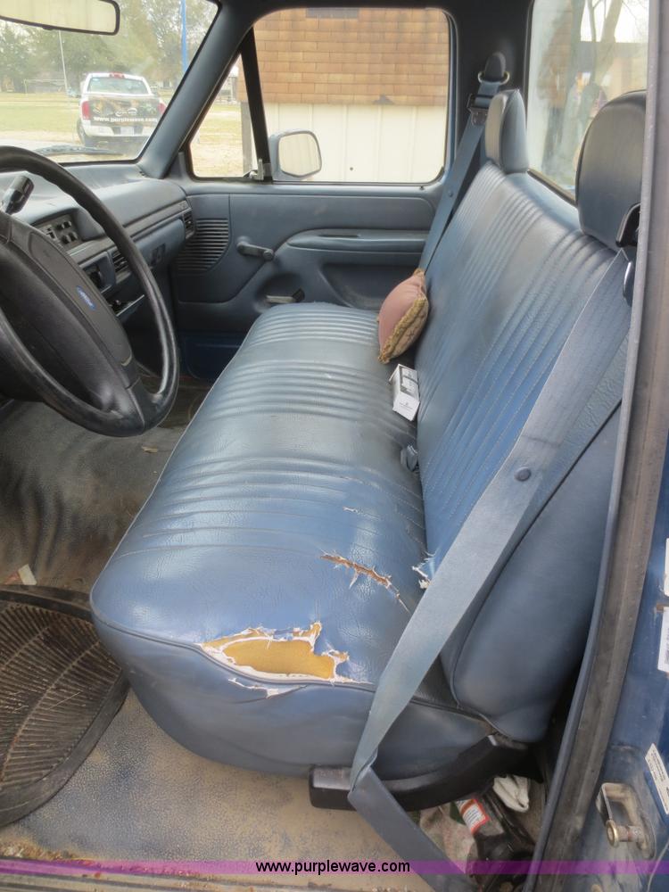 image for item D2225 1993 Ford F150 XL pickup truck