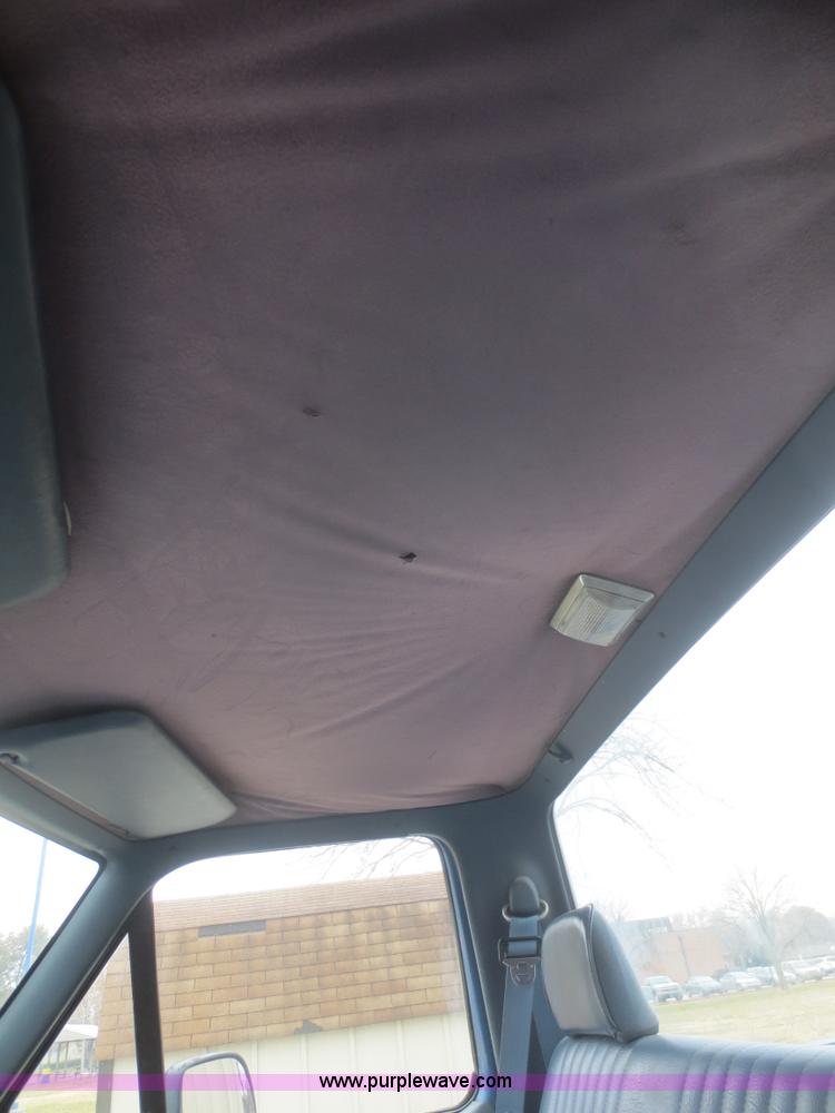 image for item D2225 1993 Ford F150 XL pickup truck