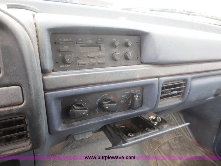 image for item D2225 1993 Ford F150 XL pickup truck