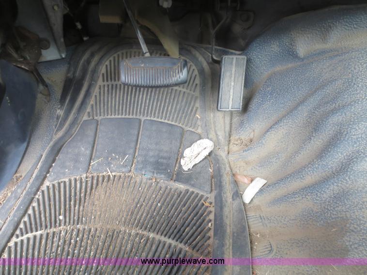 image for item D2225 1993 Ford F150 XL pickup truck