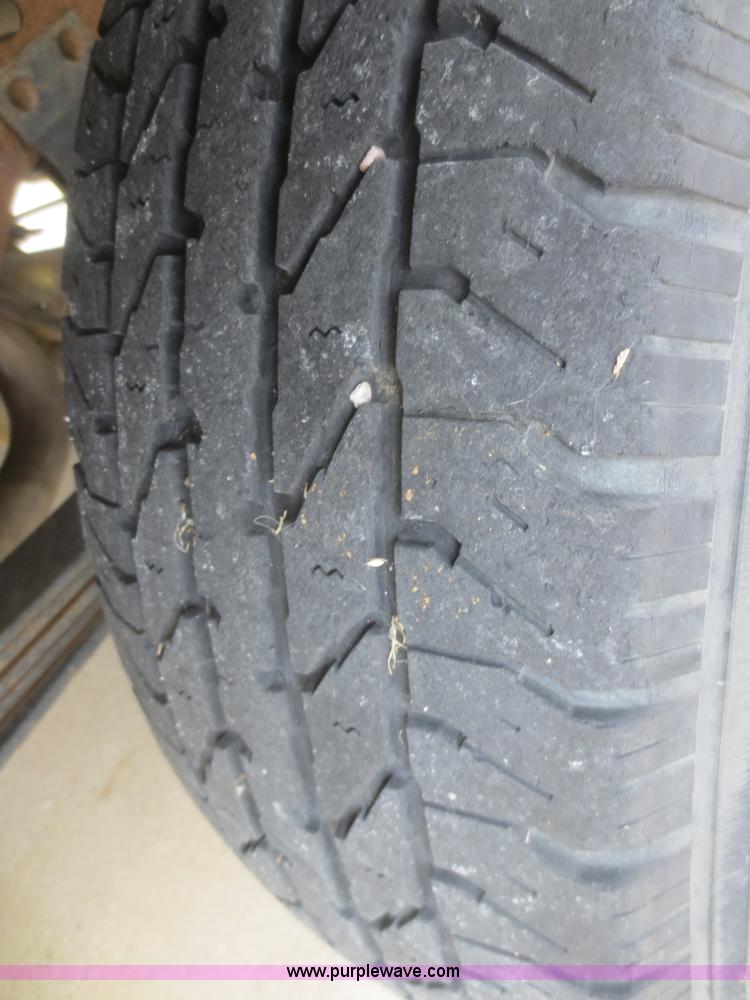 image for item D2225 1993 Ford F150 XL pickup truck