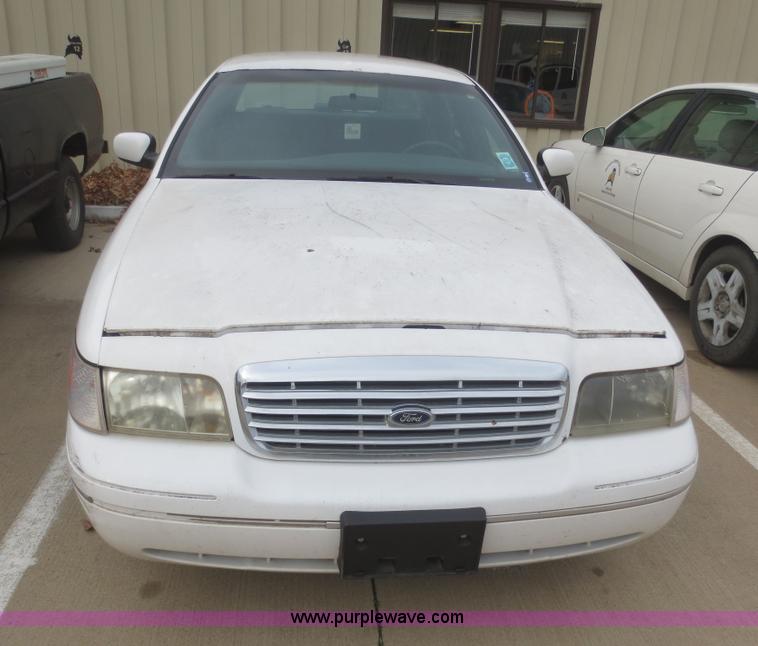 image for item D2227 2000 Ford Crown Victoria Police Interceptor