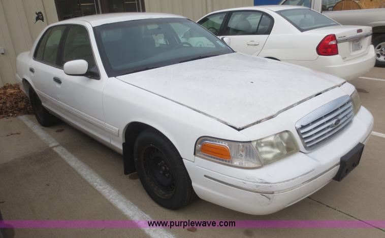 image for item D2227 2000 Ford Crown Victoria Police Interceptor