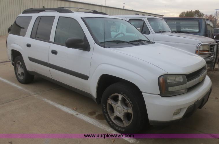 image for item D2228 2005 Chevrolet TrailBlazer EXT LS SUV
