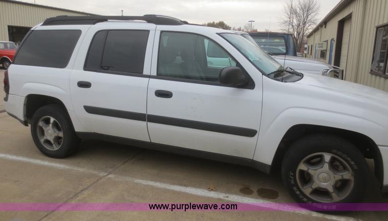 image for item D2228 2005 Chevrolet TrailBlazer EXT LS SUV