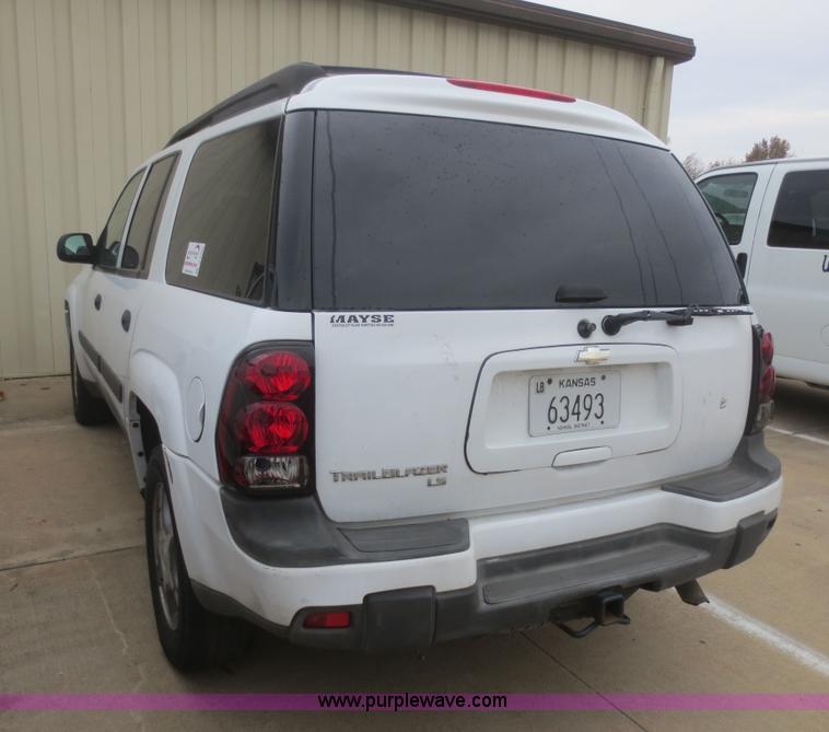 image for item D2228 2005 Chevrolet TrailBlazer EXT LS SUV